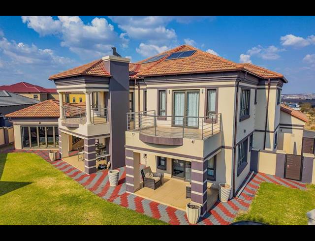 4 BEDROOM HOUSE FOR SALE IN MIDLANDS ESTATE